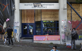 Officers Return to Police Precinct in Seattle Autonomous Zone as Plans Are Made to Reclaim It