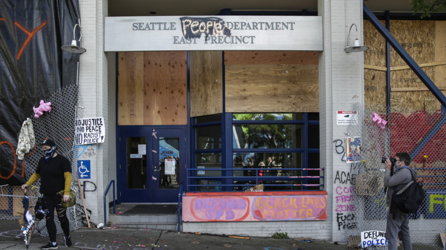 Officers Return to Police Precinct in Seattle Autonomous Zone as Plans Are Made to Reclaim It