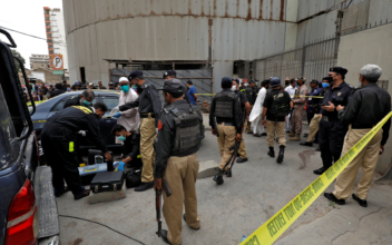 Gunmen Attack Pakistani Stock Exchange, 7 People Are Killed: Police