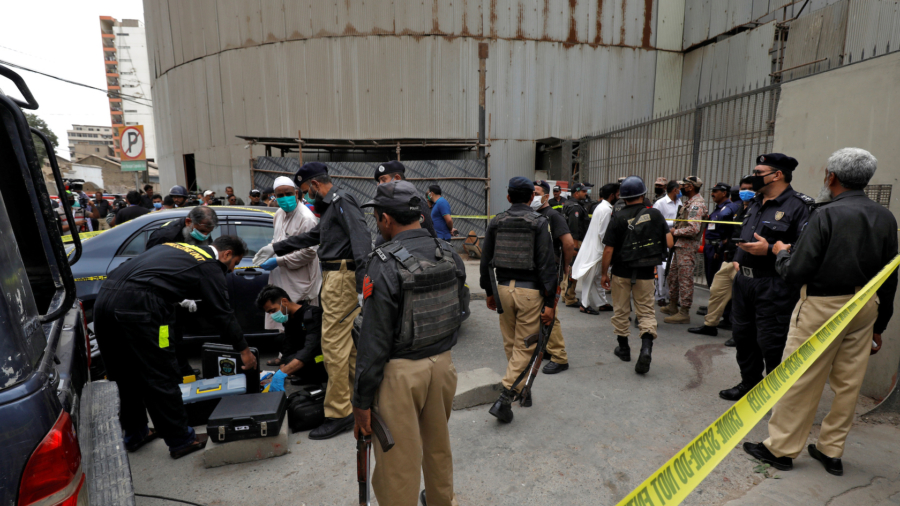 Gunmen Attack Pakistani Stock Exchange, 7 People Are Killed: Police