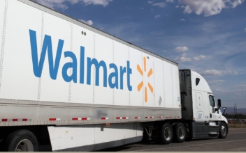 Walmart Offering New Truckers $95,000 to $110,000
