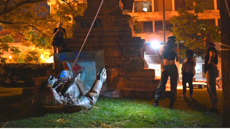 Trump Says DC Police ‘Not Doing Their Job’ as Vandals Rip Down Statue