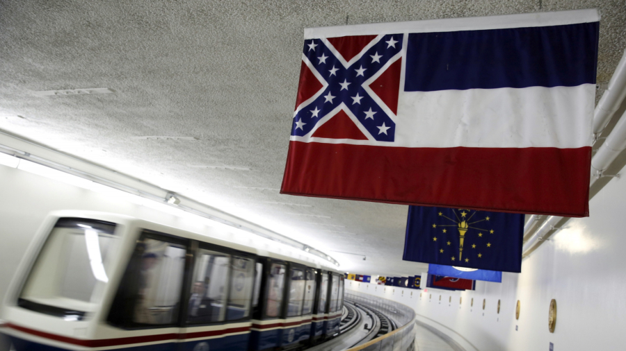 Mississippi Governor Signs Bill Removing State Flag With Confederate Emblem