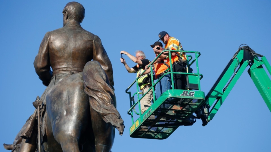 Judge Issues Order Halting Lee Statue Removal for 10 Days