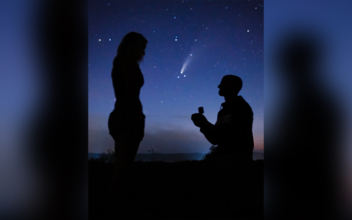 Two Couples Include a Rare Comet in Their Proposals for a Once-in-a-Lifetime Cosmic Engagement