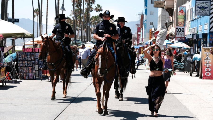 Californians Celebrate July 4 With Virtual Parades, Masks