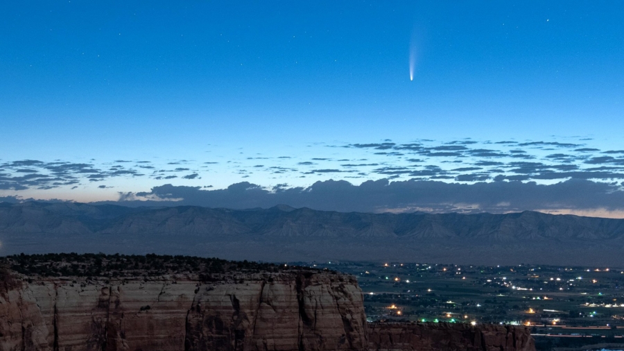 Comet Streaking Past Earth, Providing Spectacular Show