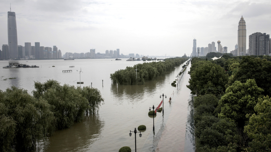 China in Focus (July 14): Yangtze River Rises 16 Feet Above Ground Level