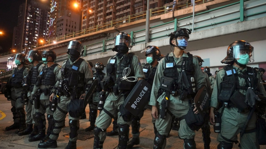 Hong Kong Epoch Times Distribution Staffer: Police Threatened to Send Me to Mainland China