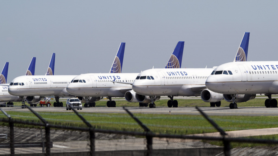 A United Jet Dropped 28,000 Feet in Eight Minutes After Pilots Feared a Loss of Cabin Pressure