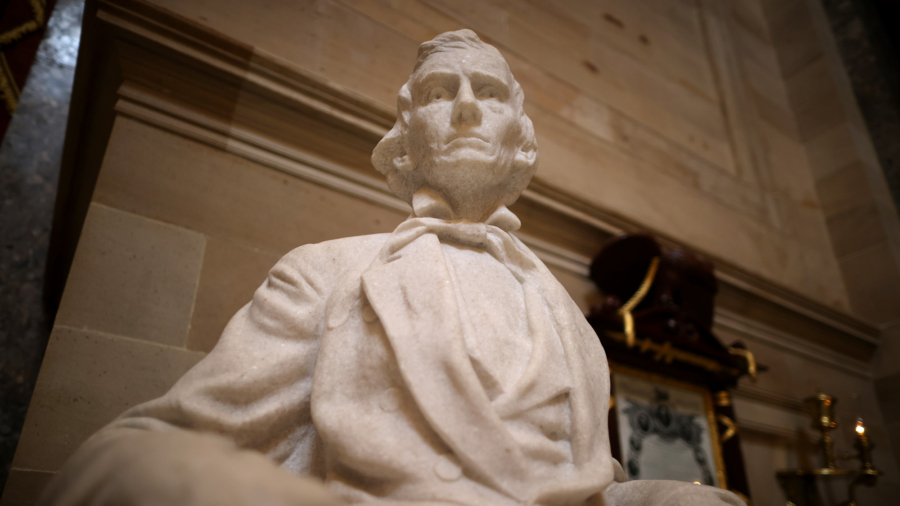House Votes to Remove Capitol’s Confederate Statues