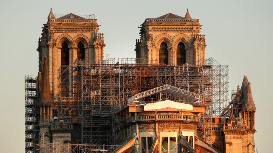 Augmented Reality Tour of Notre Dame