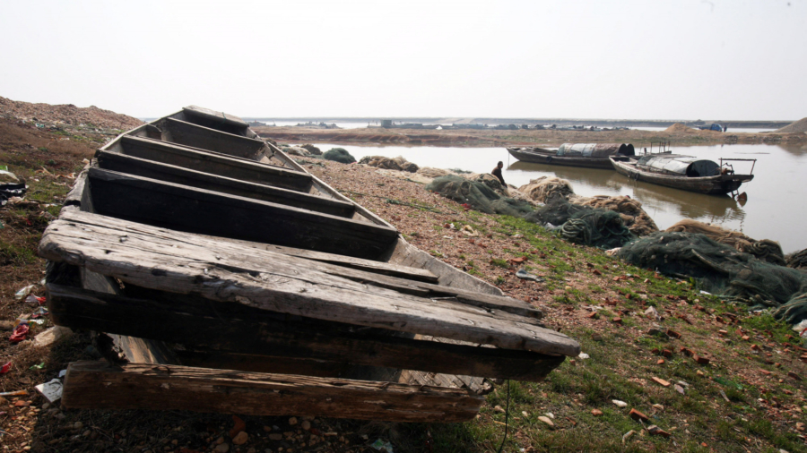 China: Biggest Freshwater Lake Looks Set To Spill