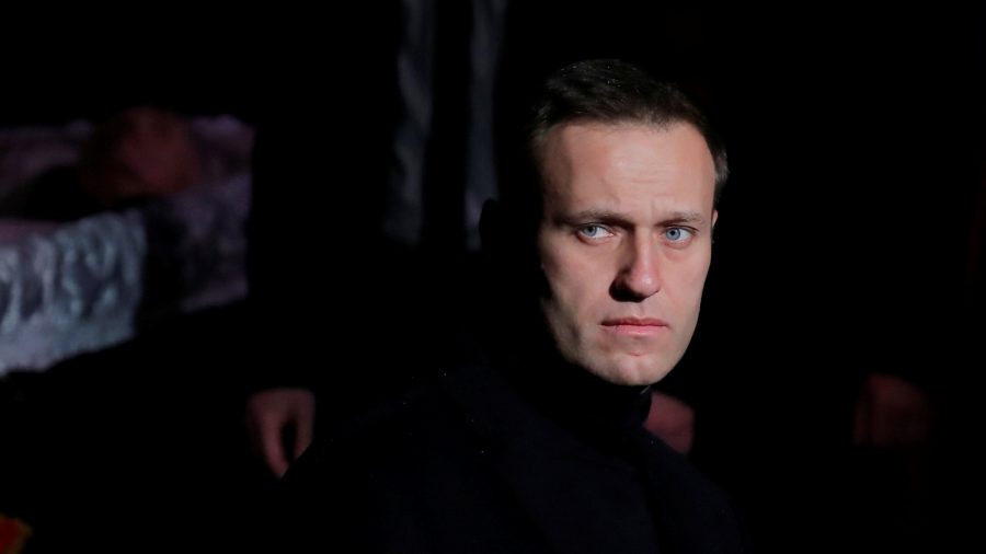 Russian Doctors Allow Alexei Navalny, Putin Critic in Coma, to Fly to Berlin for Treatment