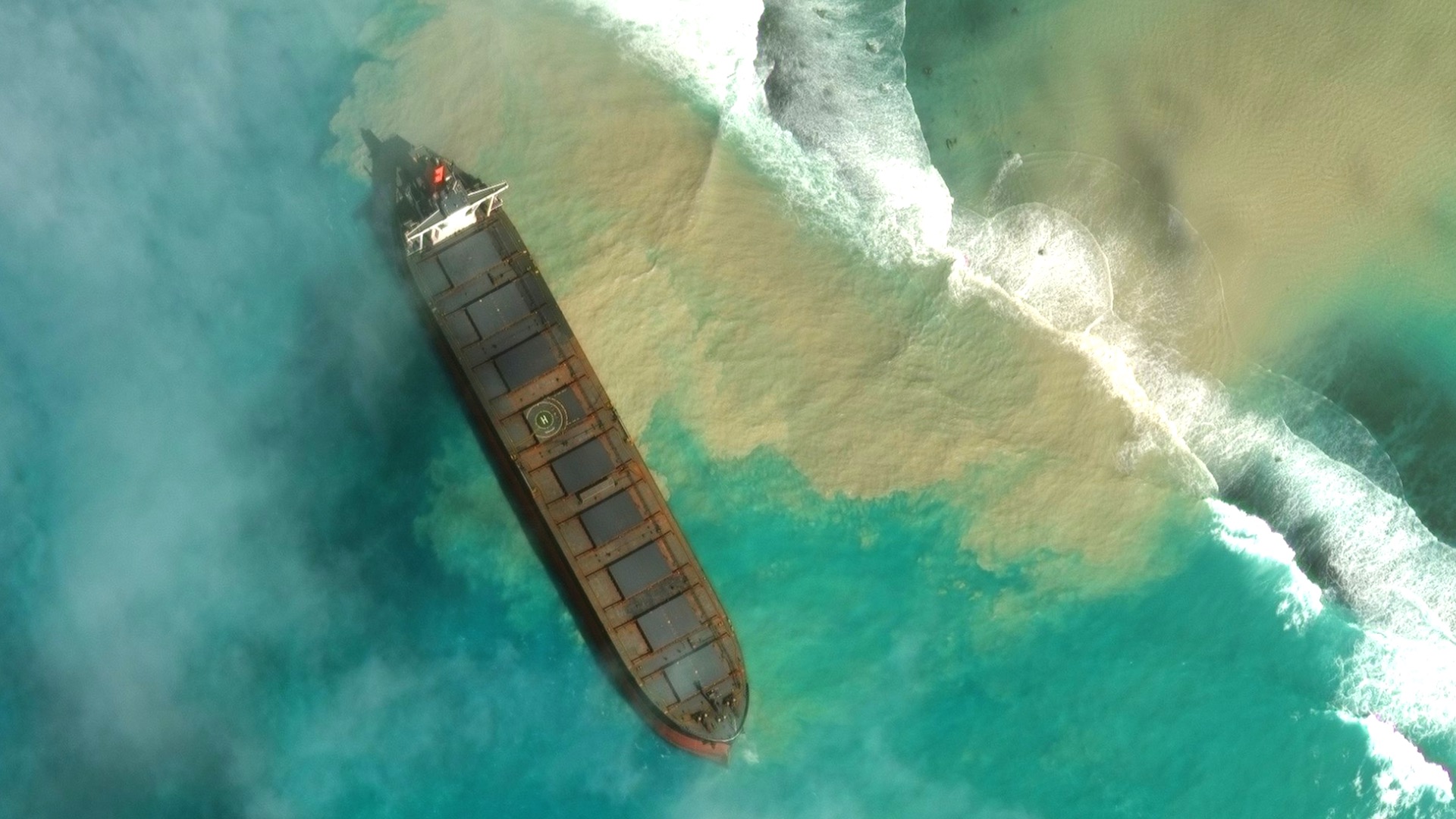 Mauritius Declares Emergency as Stranded Ship Spills Tons of Fuel