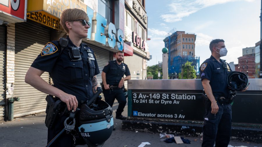 Bronx Residents March in Unity With Police