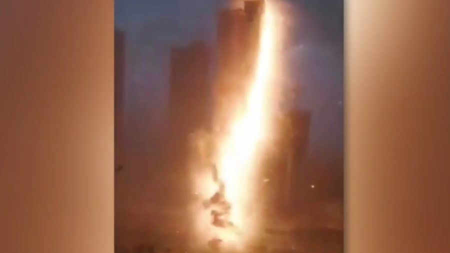 China In Focus (Aug. 4): Intense Lightning Strikes Residential High-Rise