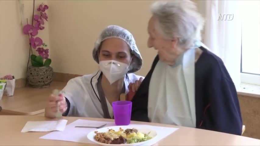 Nursing Homes Face Virus Dilemmas
