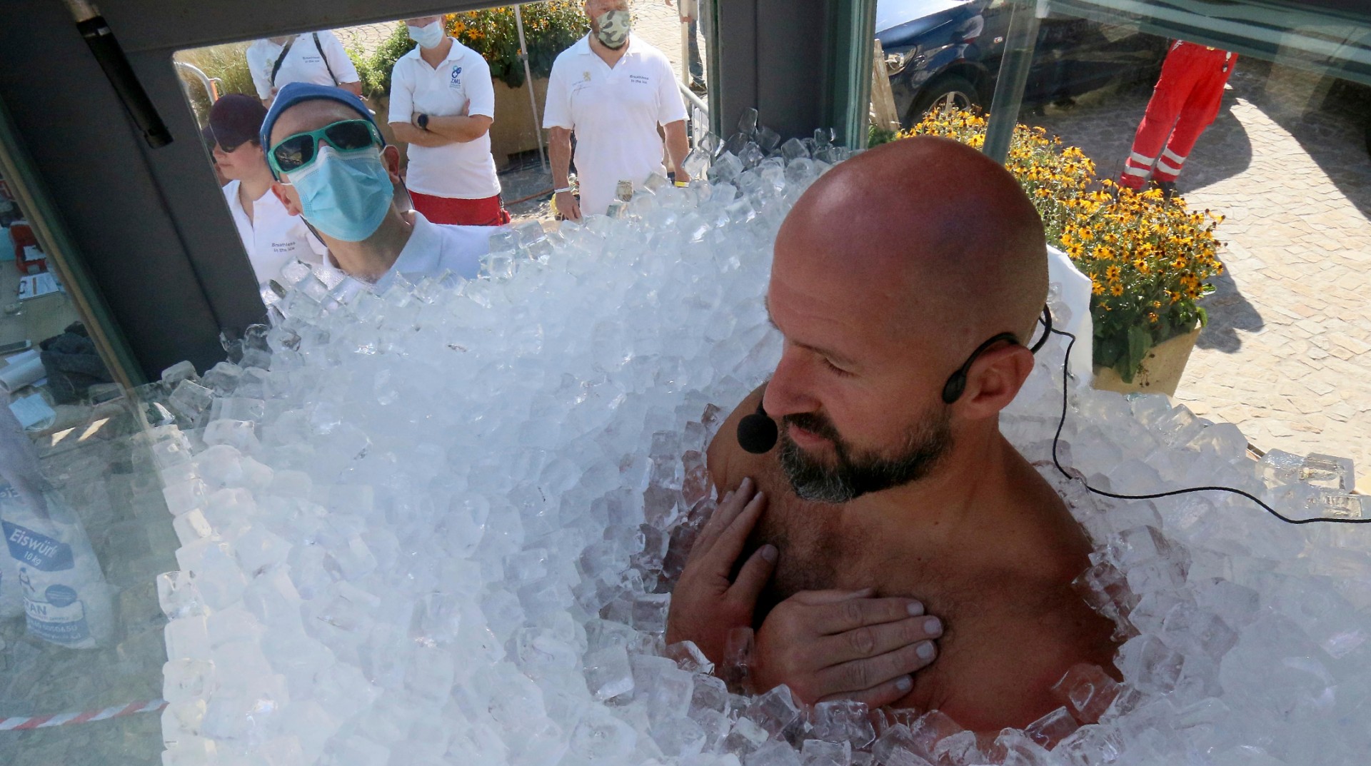 Austrian Man Spends 2.5 Hours in Box Filled With Ice Cubes