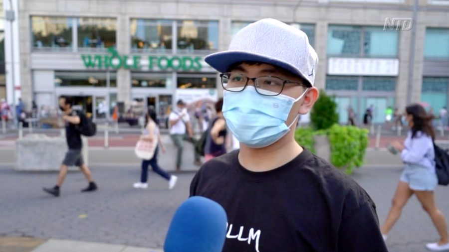 New Yorkers Show Support for Hong Kong