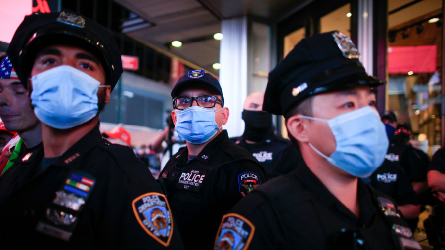 Protesters March Through New York City, 6 Arrested in Scuffle With NYPD