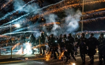 Portland Police Barred From Using Tear Gas to Control Crowds: Mayor