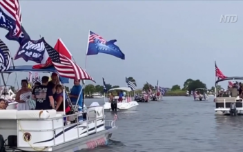 Louisiana Supporters Rally for Trump on the Water