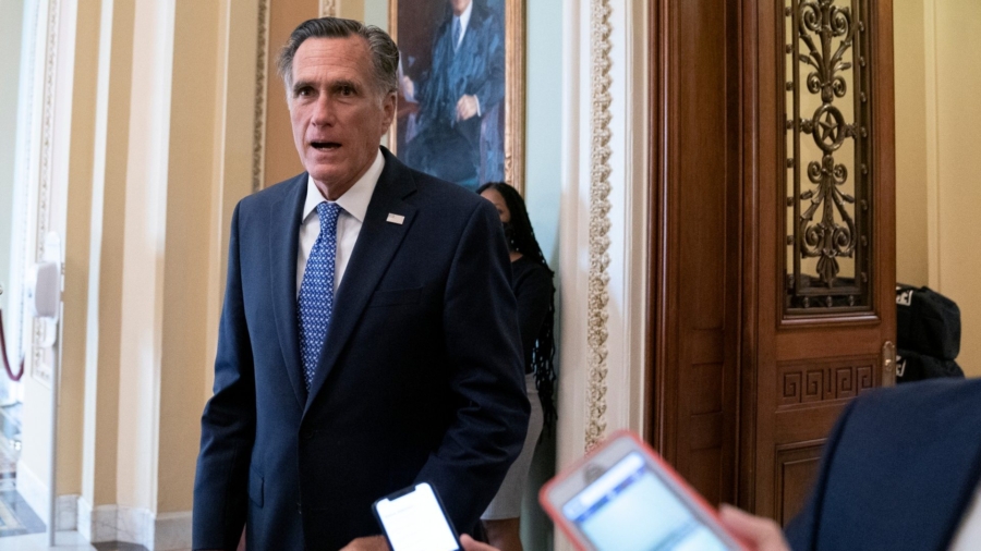 Romney Supports Senate Vote on Trump Supreme Court Nominee