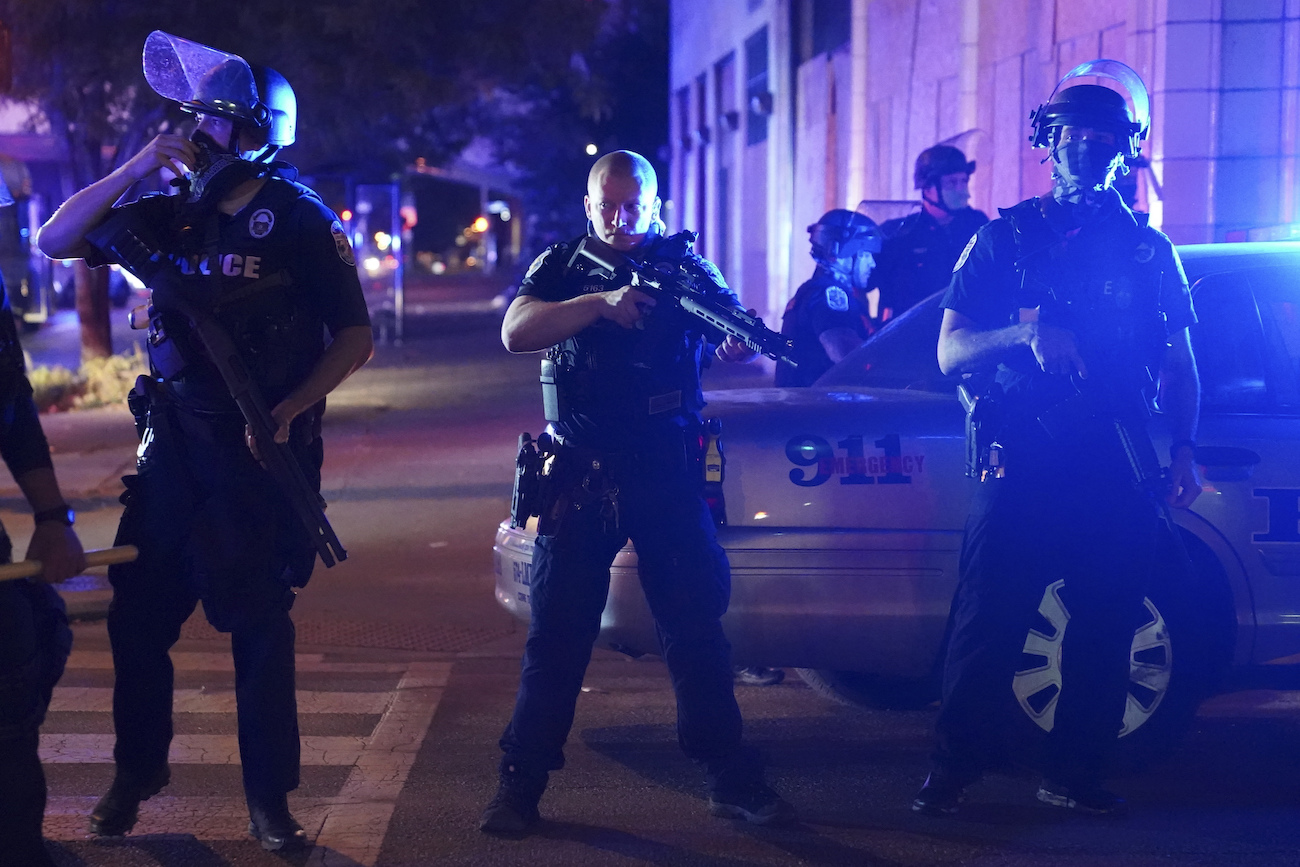 2 Louisville Police Officers Shot Amid Breonna Taylor Unrest, Suspect in Custody