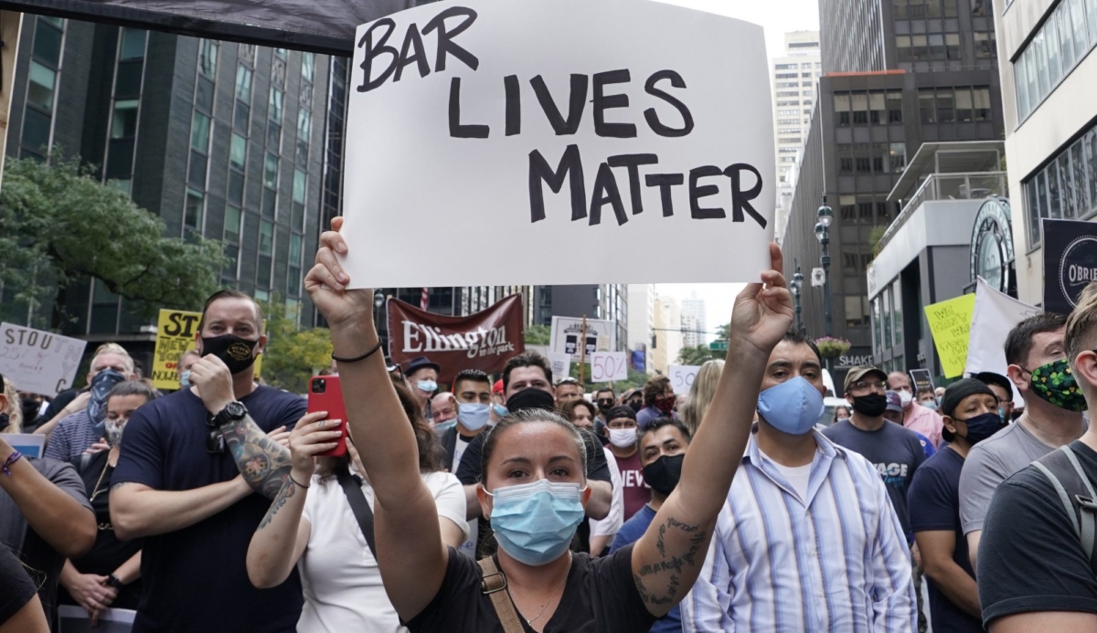 Restaurant workers and others hold a protest outside the office of New York Governor Andrew Cuomo's office in New York City, N.Y., on Sept. 28, 2020. (Timothy A. Clary/AFP via Getty Images)