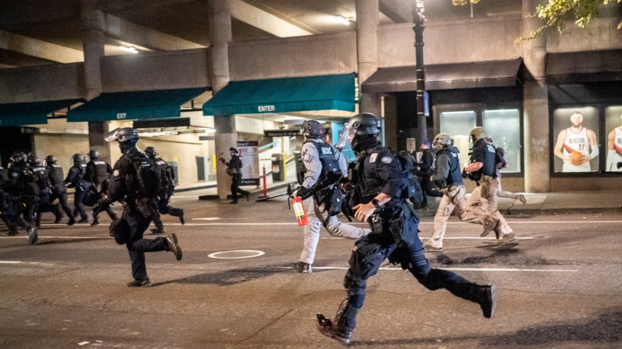 Portland Rioters Hurl Firecrackers, Rocks at Officers, Weapons Recovered as Unrest Continues