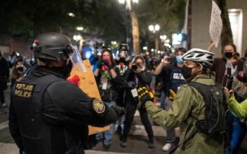 Rioters Assault Police Officers in Portland, 24 Arrested