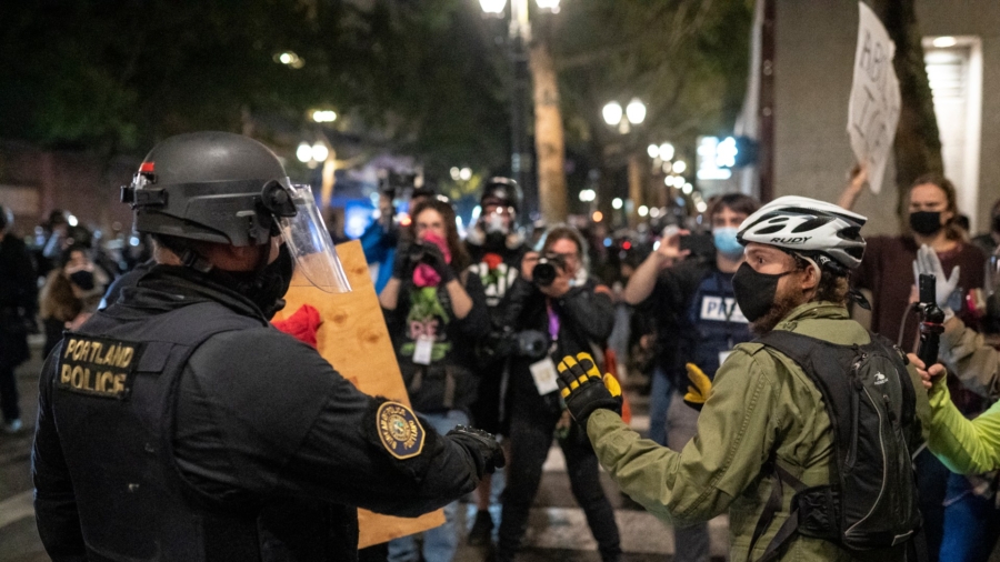 Rioters Assault Police Officers in Portland, 24 Arrested