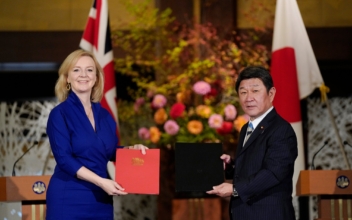 Japan, Britain Sign Free Trade Deal for Post-Brexit Era