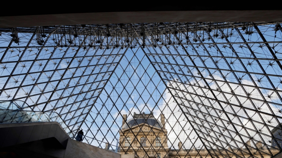 'Body and Soul' Sculptures at the Louvre
