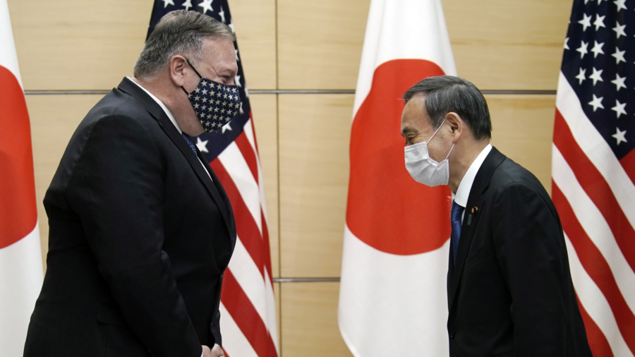 Pompeo Praises Japan PM Suga as ‘Force for Good’ During Visit to Discuss China
