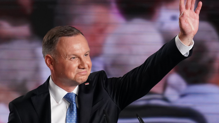 Poland’s President Has Coronavirus, Apologizes to Contacts