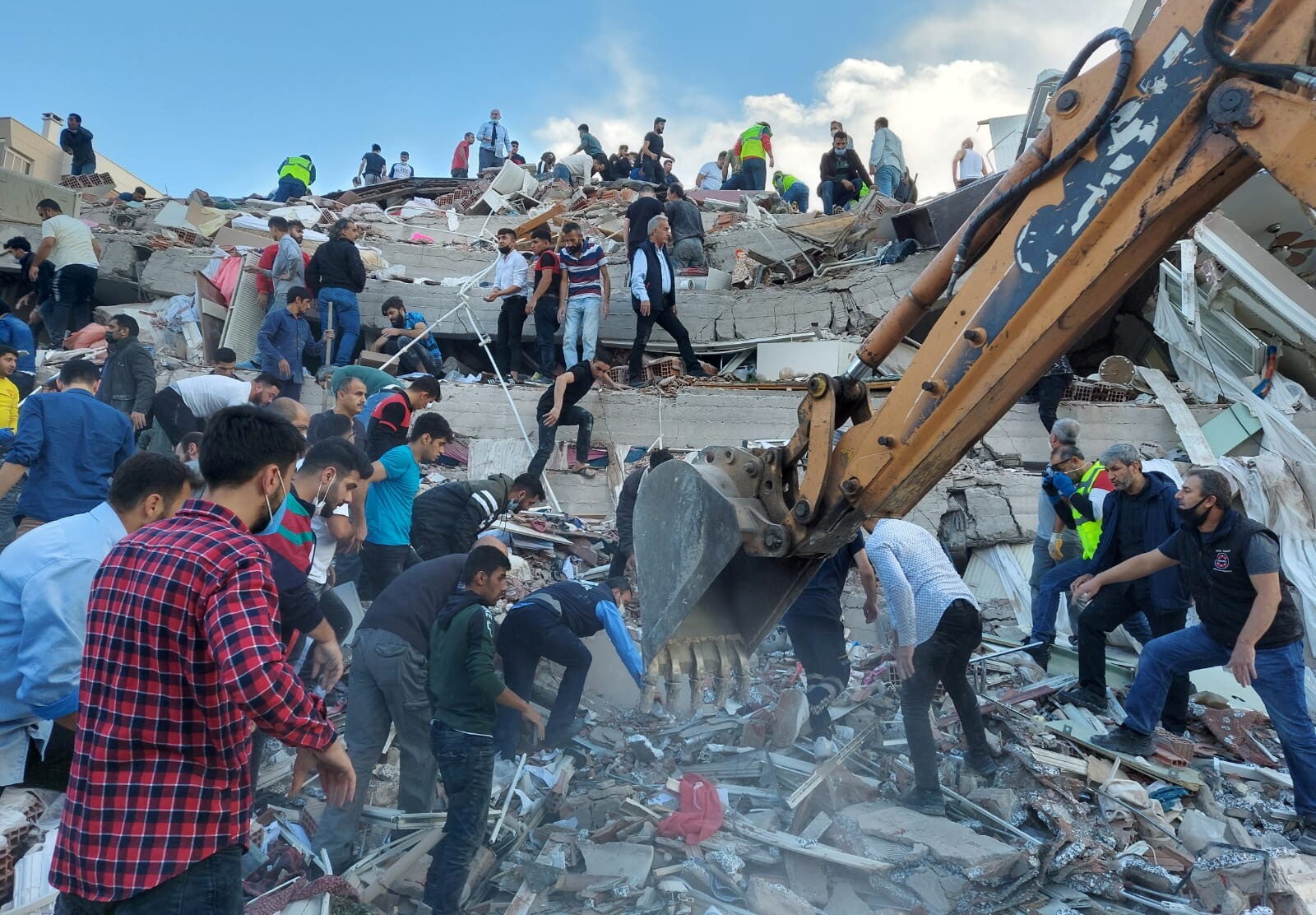 Strong Earthquake Kills 14 People in Turkey and Greek Islands