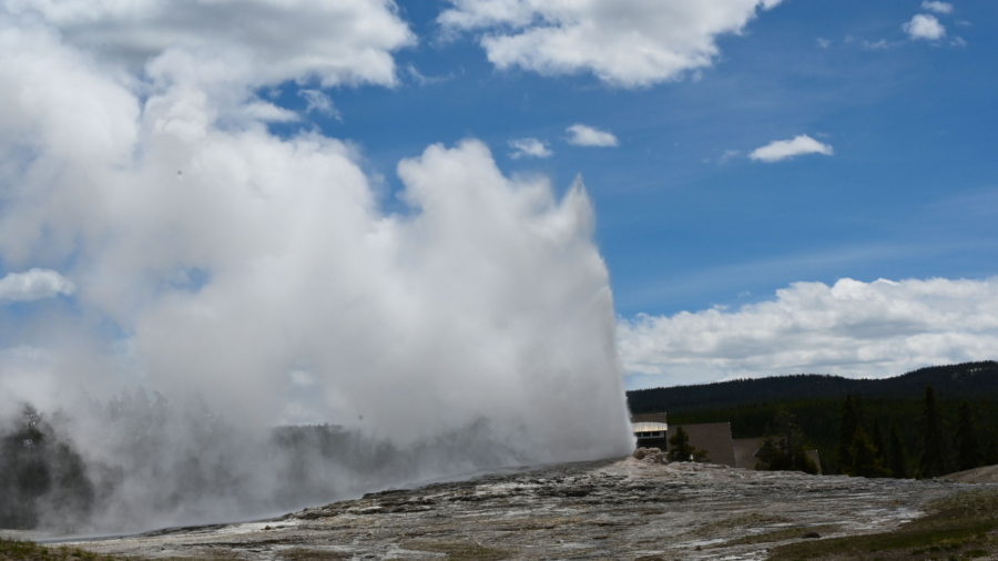 Yellowstone Sets Record for September Visitors