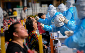 Guangzhou Halts Vaccinations, Keeps Testing