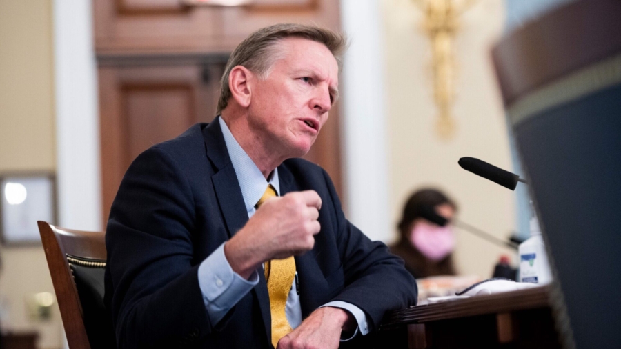 Rep. Paul Gosar Sponsors Bill to Ban All Immigration Into US for 10 Years