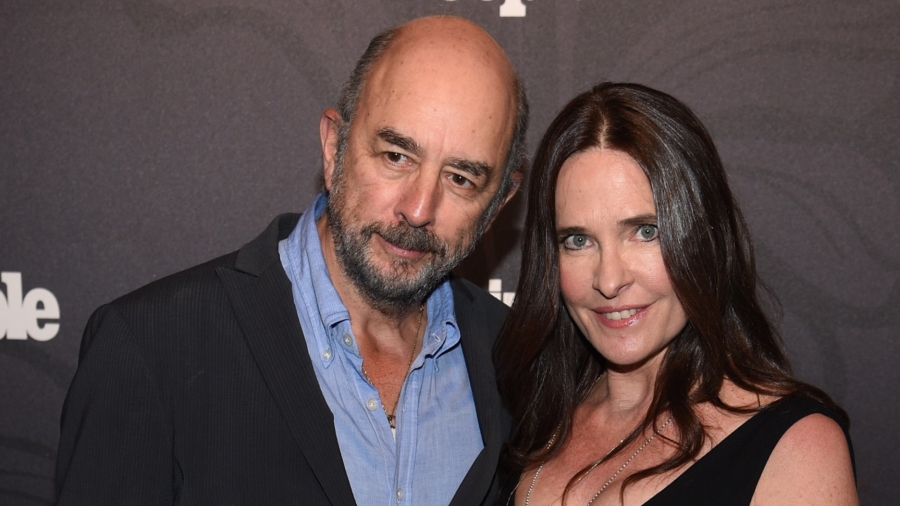 ‘West Wing’ Actor Richard Schiff and Wife Sheila Kelley Test Positive for CCP Virus