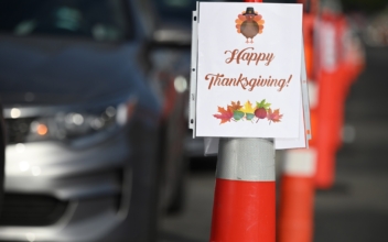 Americans Order Thanksgiving Dinner to Go