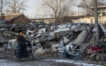 500 Police Evict Residents, Demolish Homes in Beijing