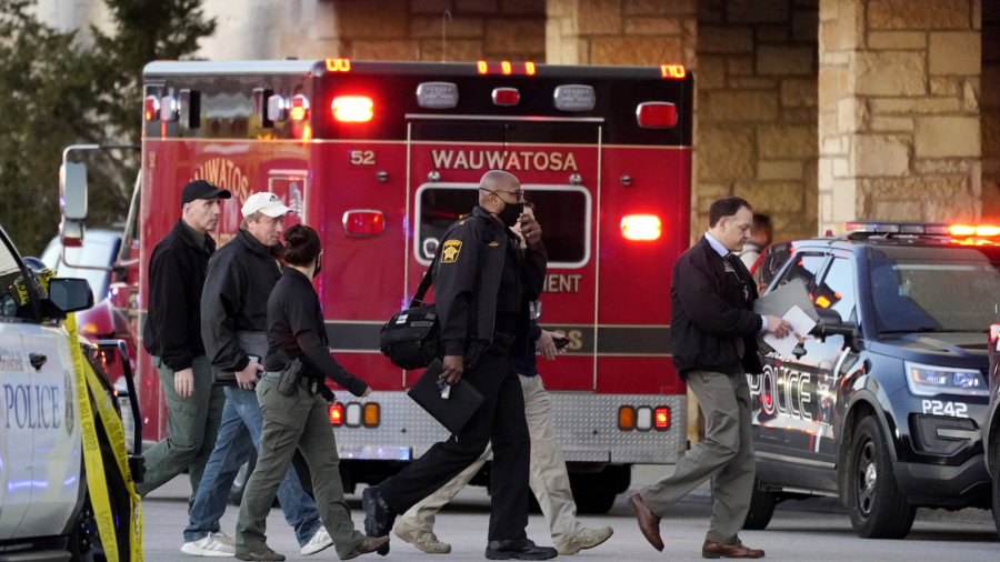 Police: 8 Injured in Wisconsin Mall Shooting; Suspect Sought