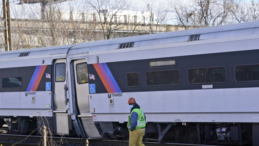 NYC-Area Train Derailment Hurts No One, Snarls Morning Rush