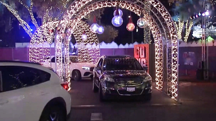 LA Drive-Through Offers Holiday Cheer