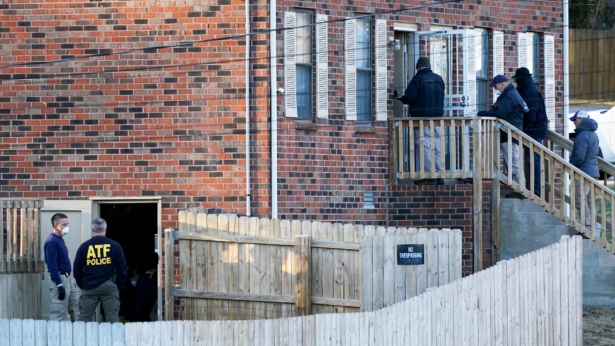 FBI and ATF agents investigate a home in Nashville, Tenn., on Dec. 26, 2020. (Mark Humphrey/AP Photo)