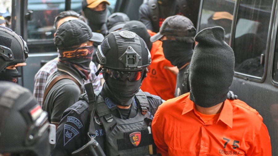 Indonesian Police Arrest Top Islamic Terrorist