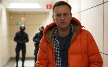 Russian Opposition Leader Alexey Navalny Dupes Spy Into Revealing How He Was Poisoned